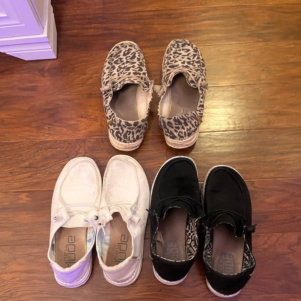 3 PAIRS WORN HEY DUDES! 20$ for all 3